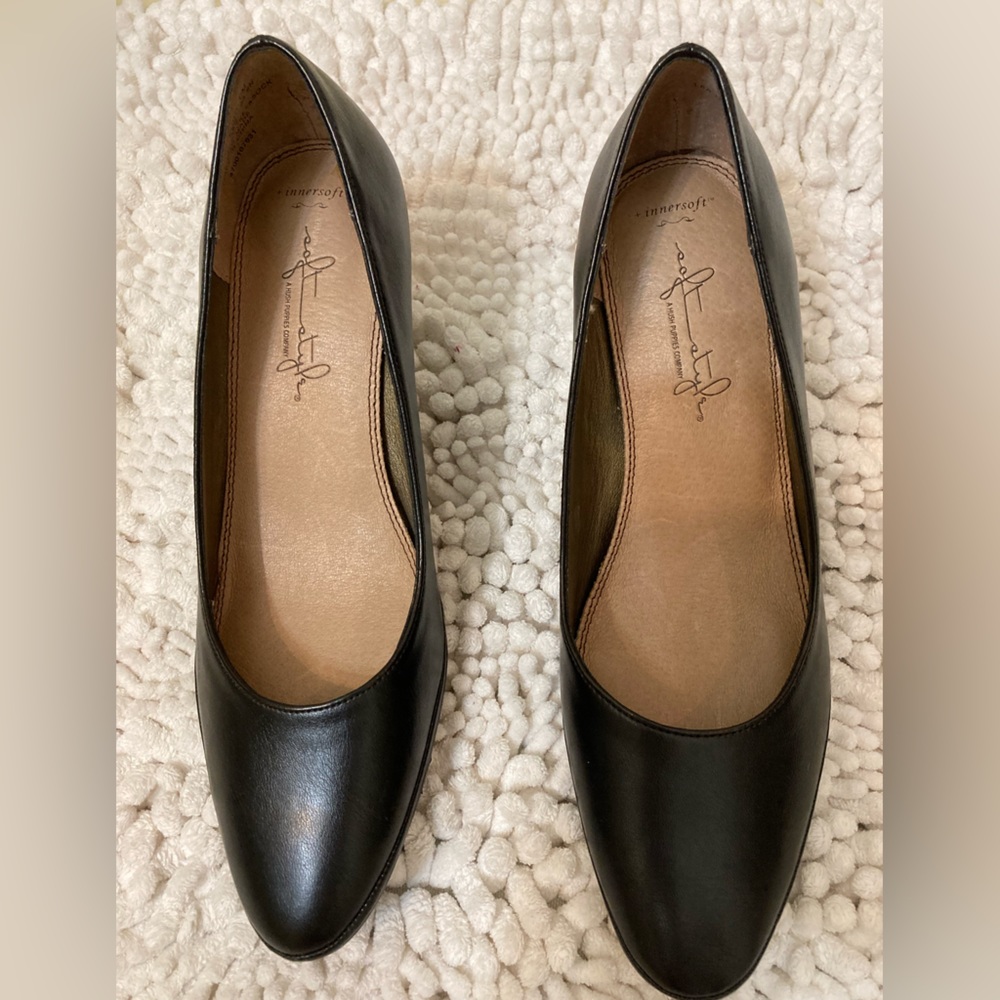 Soft Styles, a Hush Puppies Company, black low heel shoes Size 7
